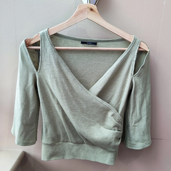 Open shoulder top - Picture 7 of 11